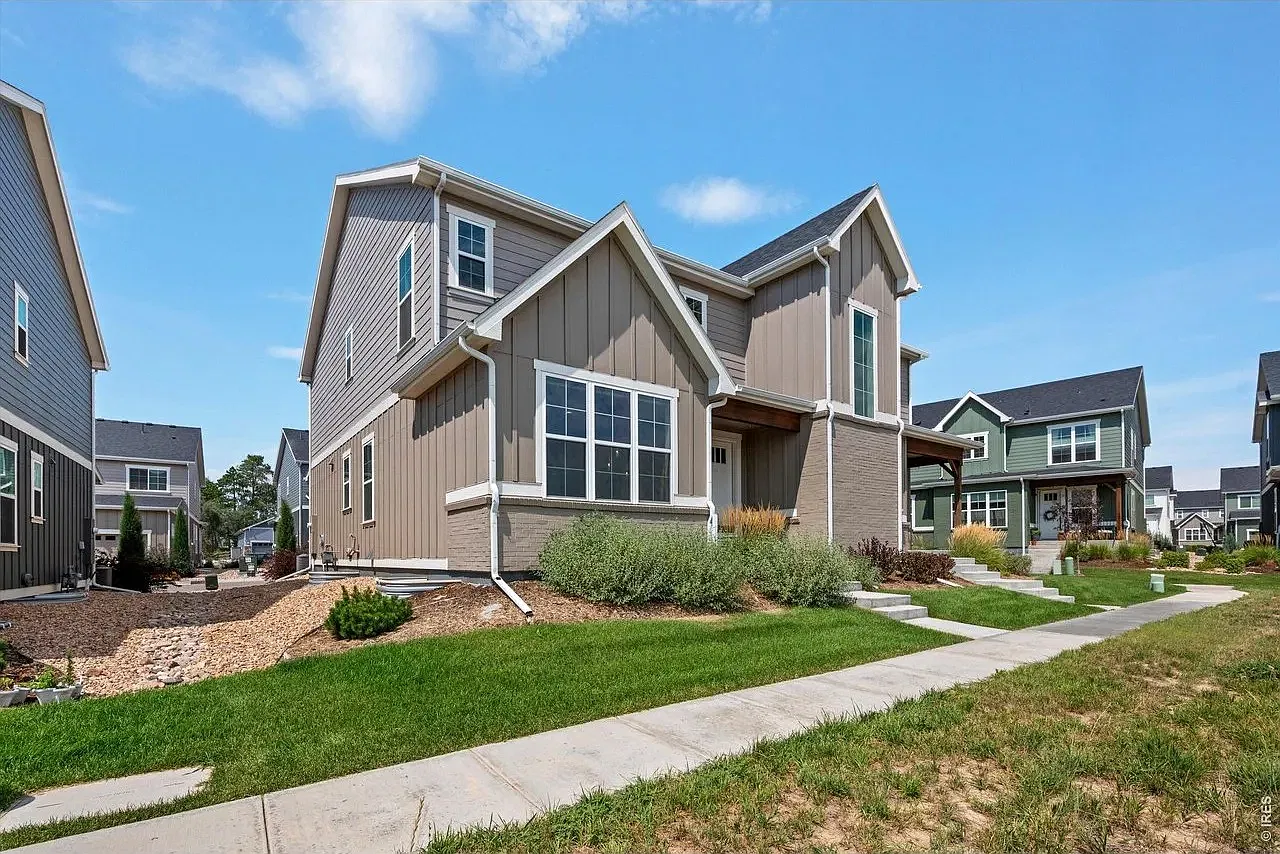 4 bed, 3.5 bath, 2364 sqft, $3,000 — Photo 1
