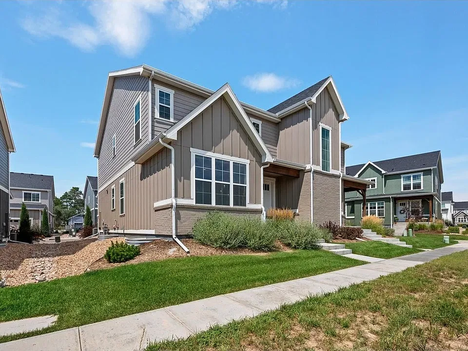 722 Crossbill Dr