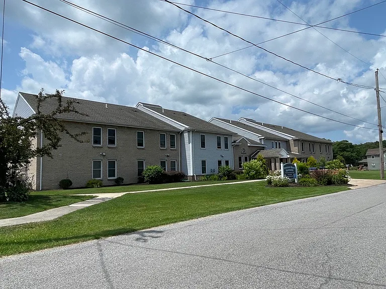Somerset Manor Apartments — Photo 18