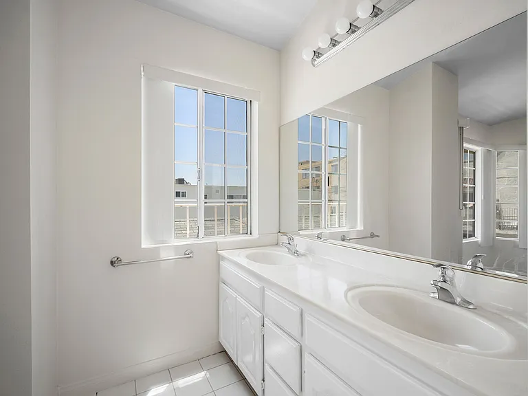 318 N Kenwood St #105 — Photo 18