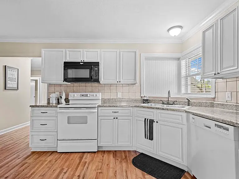 806 W Academy Ave — Photo 9
