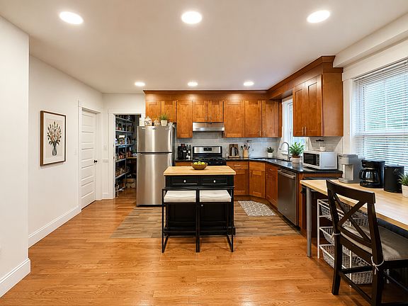 5th image of 175 Beech St #2