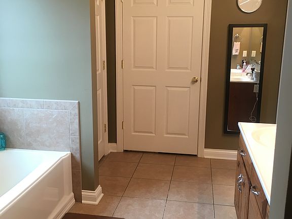 Walk-in & linen closet doors