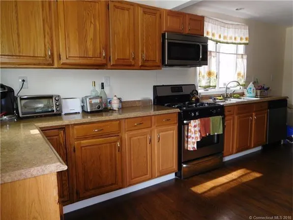 12 Forest Hills Rd, West Haven, CT 06516