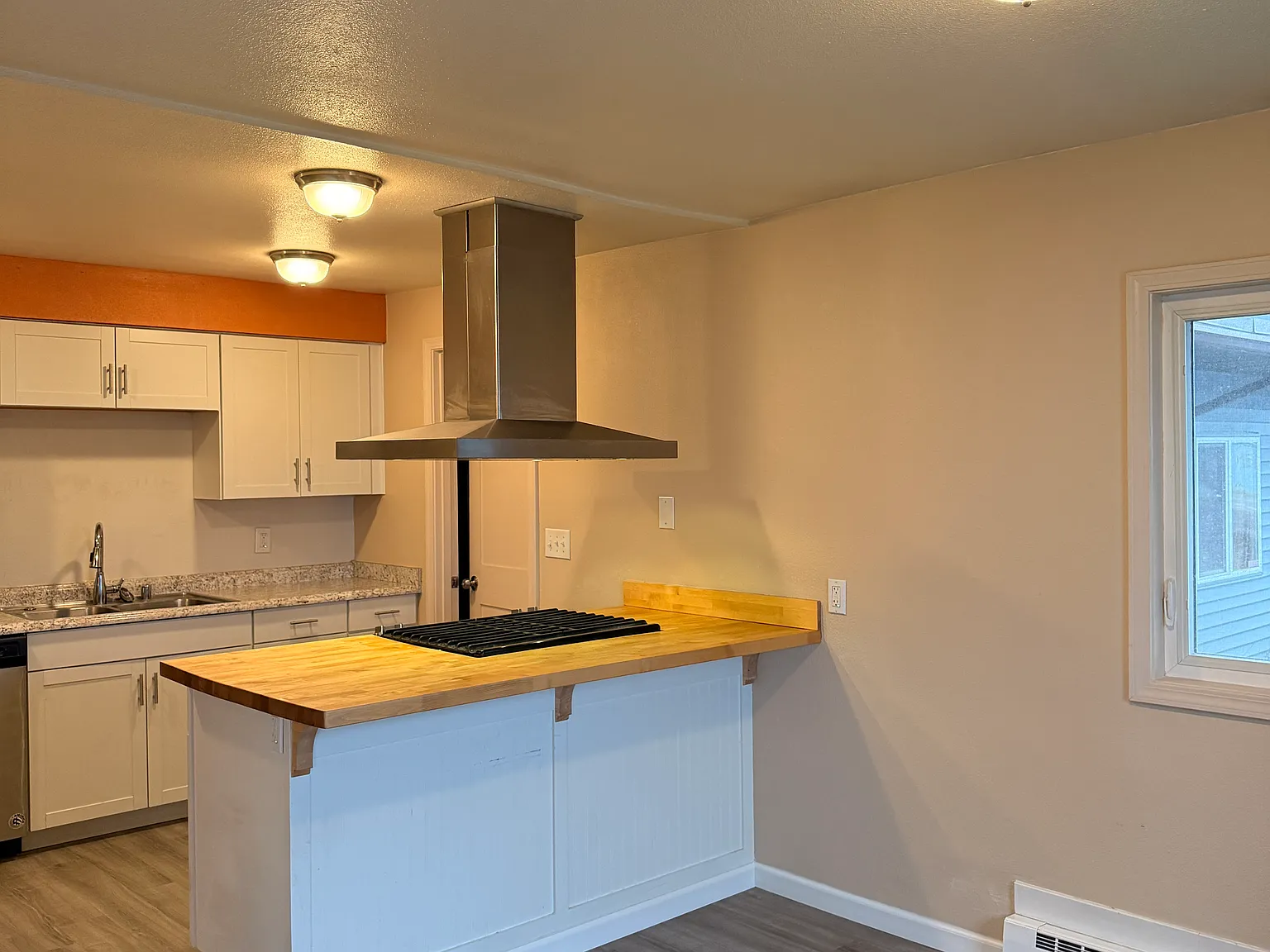 3 bed, 1000 sqft, $2,200 — Photo 1