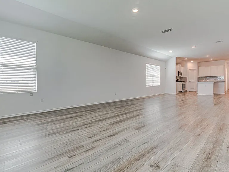 361 Madrid St — Photo 4