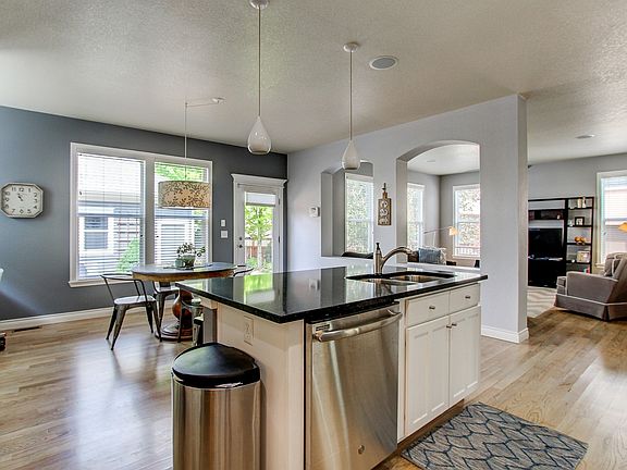 4th image of 2983 Elmira St