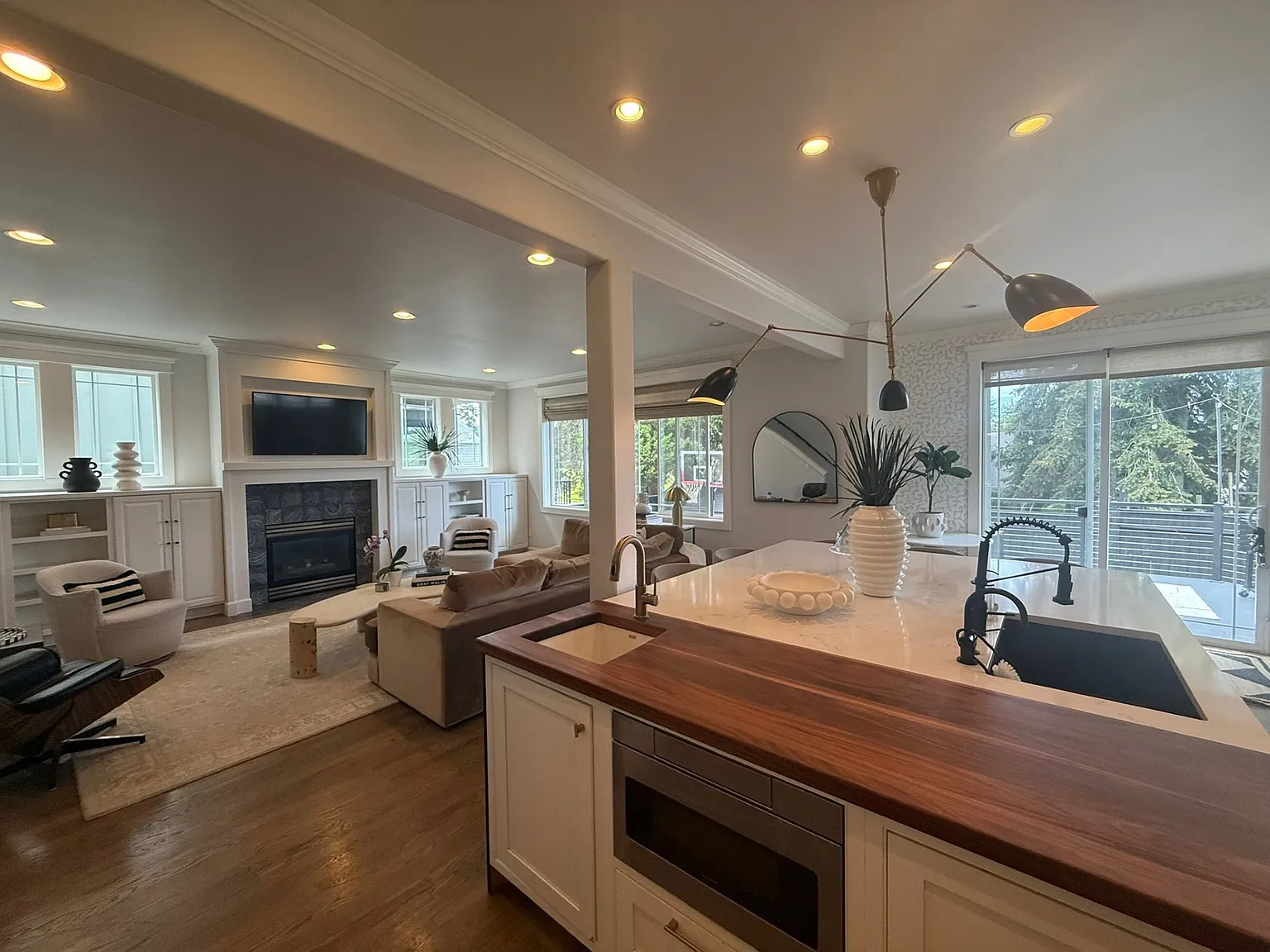 4 bed, 3.5 bath, 3560 sqft, $7,795 — Photo 2