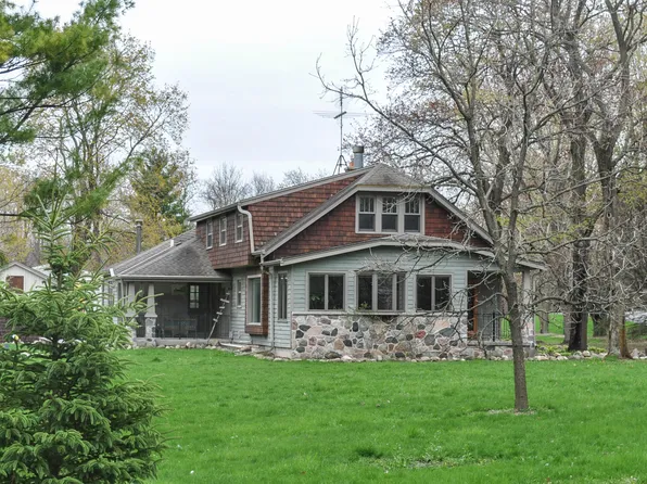 3230 Nagawicka Rd, Hartland, WI 53029