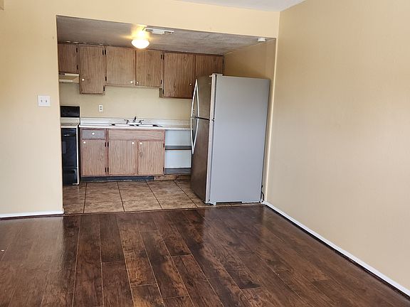 2nd image of 3414 W Martin St #105