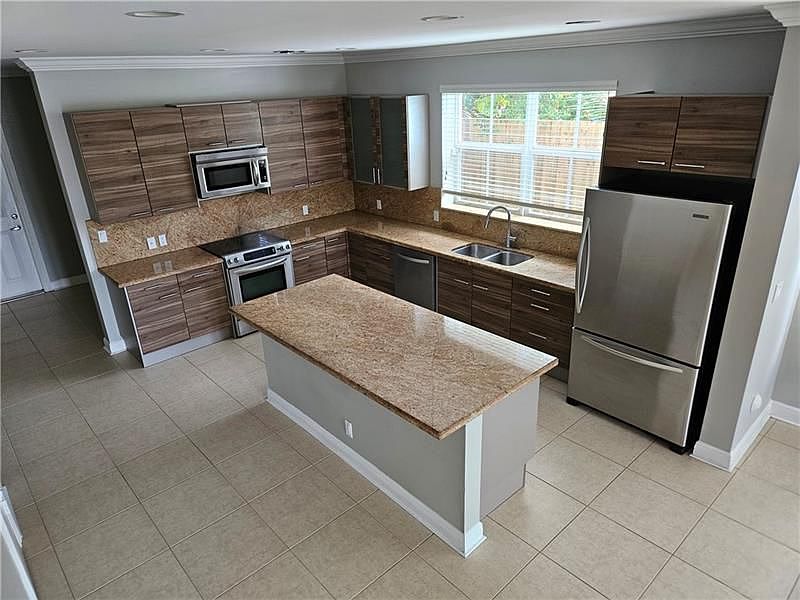 1st image of 1641 SW 4th Ave #1641