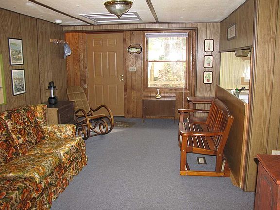 4th image of 832 Dogwood Ln