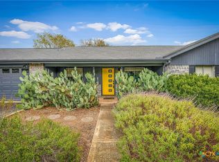 960 Twin Oaks Dr, New Braunfels, TX 78130