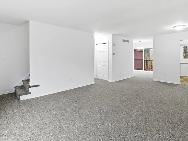 1273 Chateau Dr — Photo 6