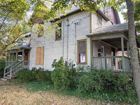 5th image of 1105 Lake St