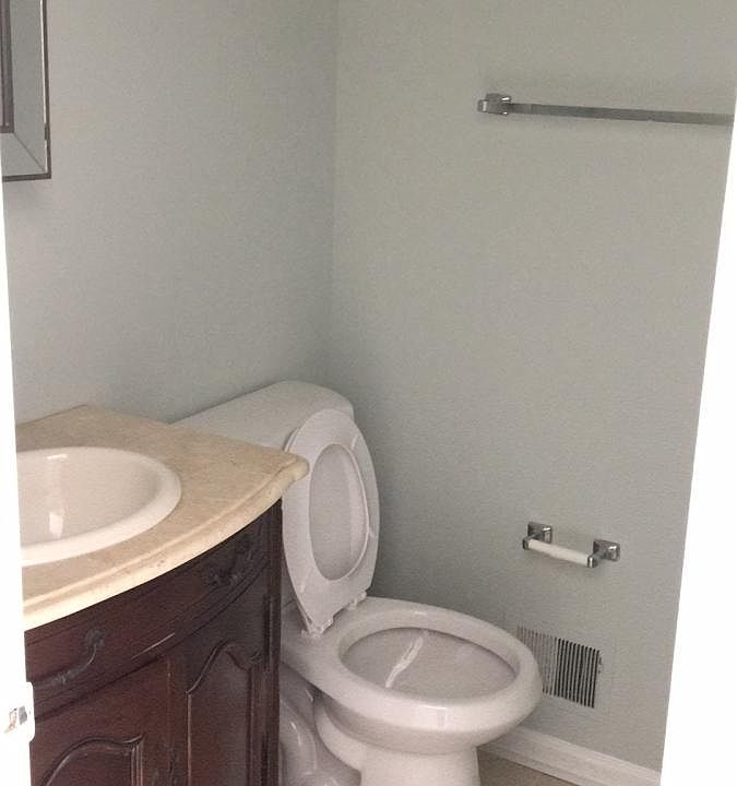 Main level bath