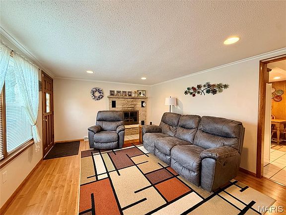 5th image of 413 Bredall St