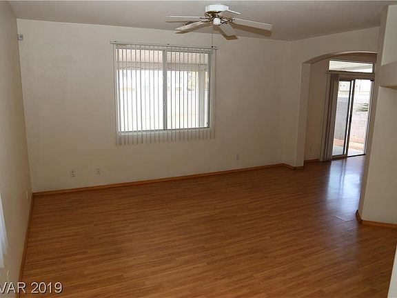 4th image of 1082 Sweeping Vine Ave