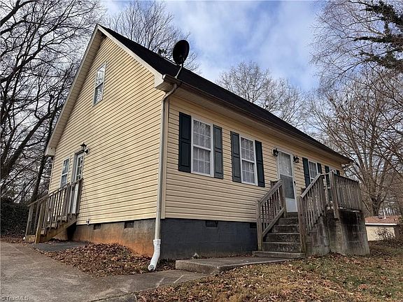 2nd image of 558 Chandler St