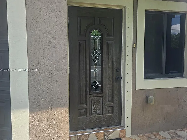 1461 SW 40th Ter #1 — Photo 2