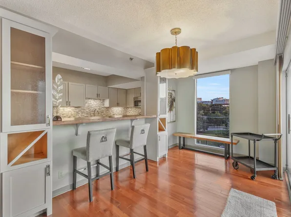 900 19th Ave S APT 708, Nashville, TN 37212