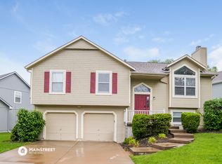 328 W Cottonwood Dr, Raymore, MO 64083