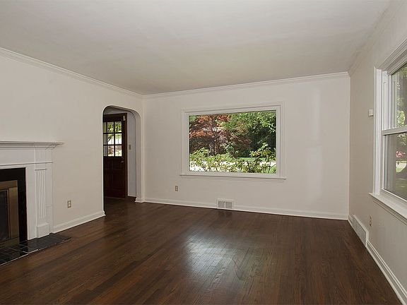 3rd image of 153 White Pond Dr