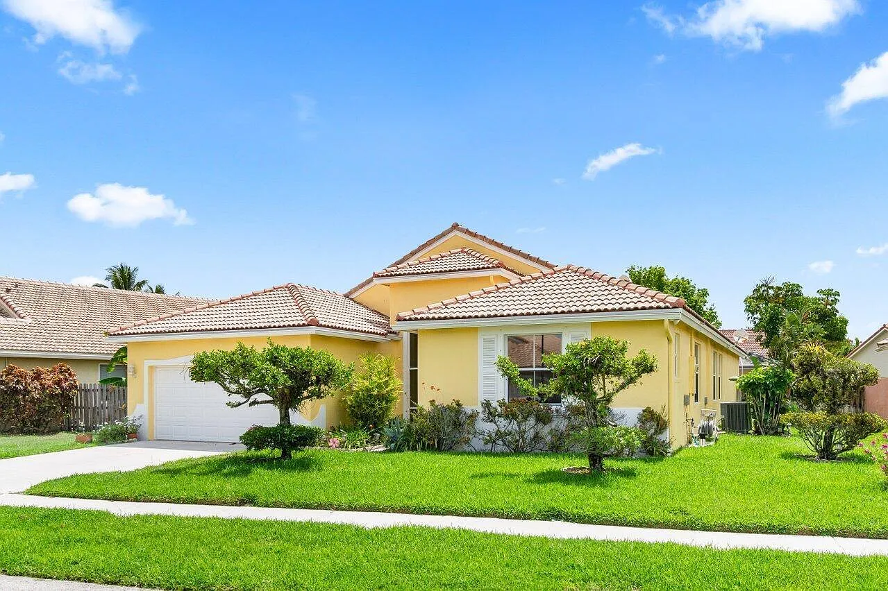 4 bed, 3.0 bath, 2293 sqft, $4,000 — Photo 3