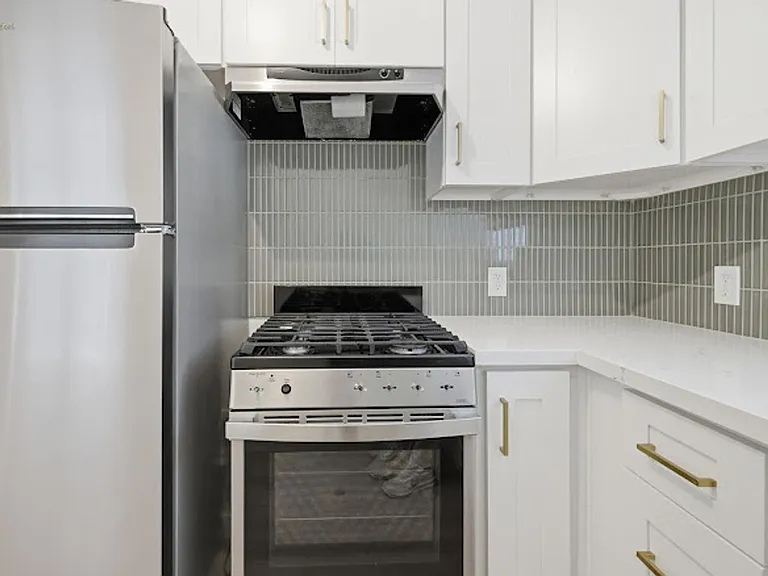 717 E Medio St — Photo 9