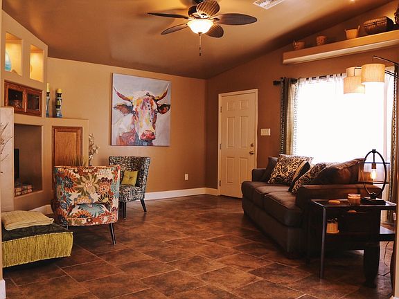 Vaulted ceilings!