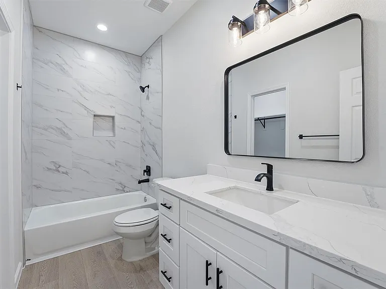 4354 Clover St #B — Photo 16