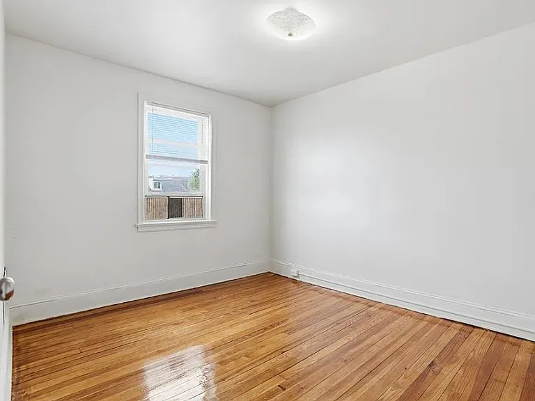 770 E Washington Ave — Photo 12