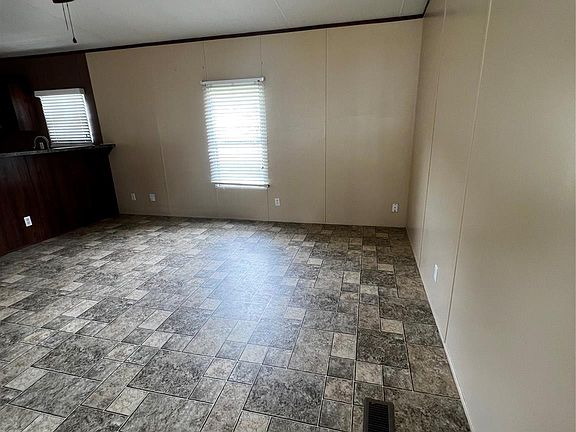 5th image of 801 County Road 3542