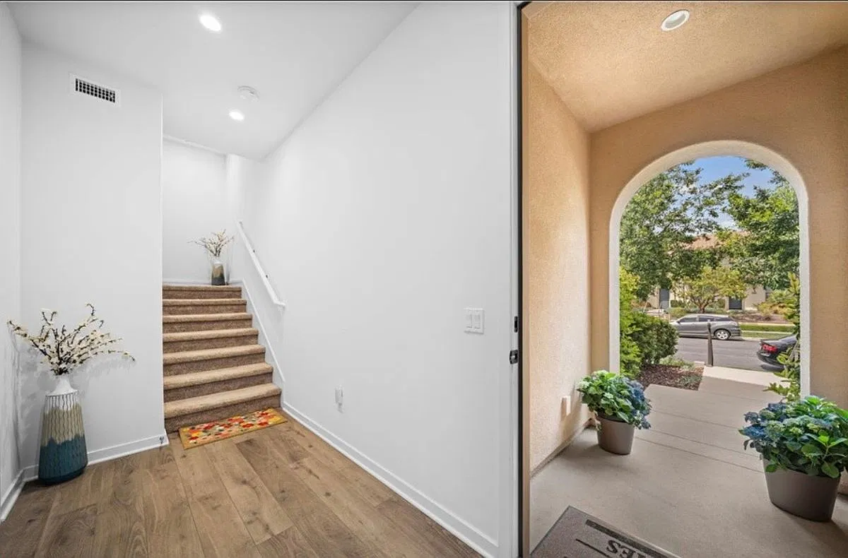 2 bed, 2.5 bath, 1251 sqft, $3,850 — Photo 4