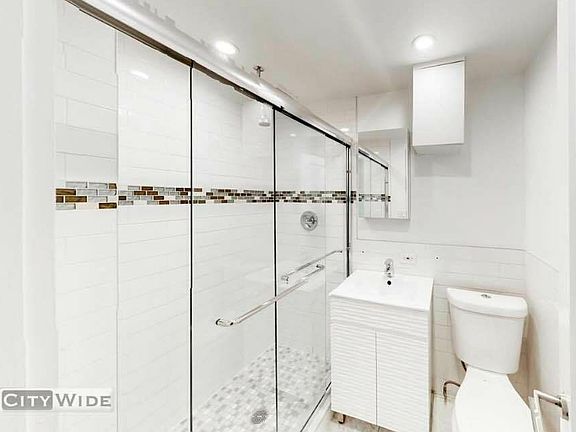 5th image of 217 E 88th St #25