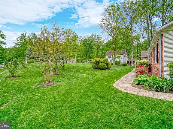 Minutes to Fair Lakes, Wegmans, Costco, and more