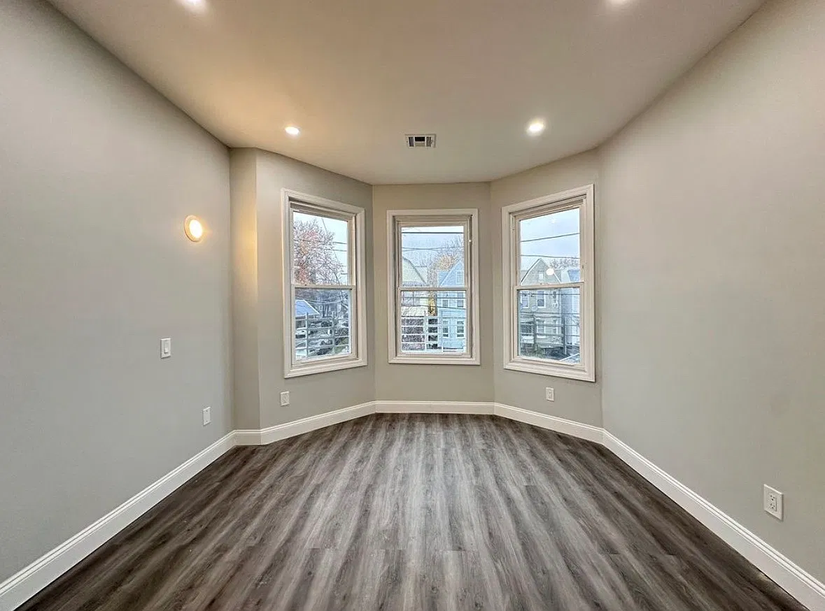 5 bed, 1400 sqft, $3,400 — Photo 4