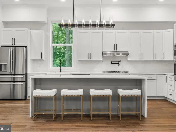 10203 Drumm Ave, Kensington, MD 20895