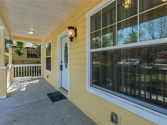 4th image of 4613 Seneca Ave