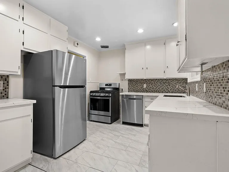 415 Bay Rd — Photo 10