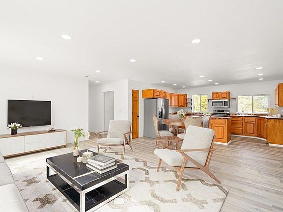 5th image of 52 Farnsworth Ln