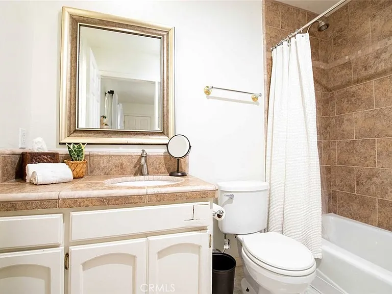 7310 Balboa Blvd #F — Photo 42