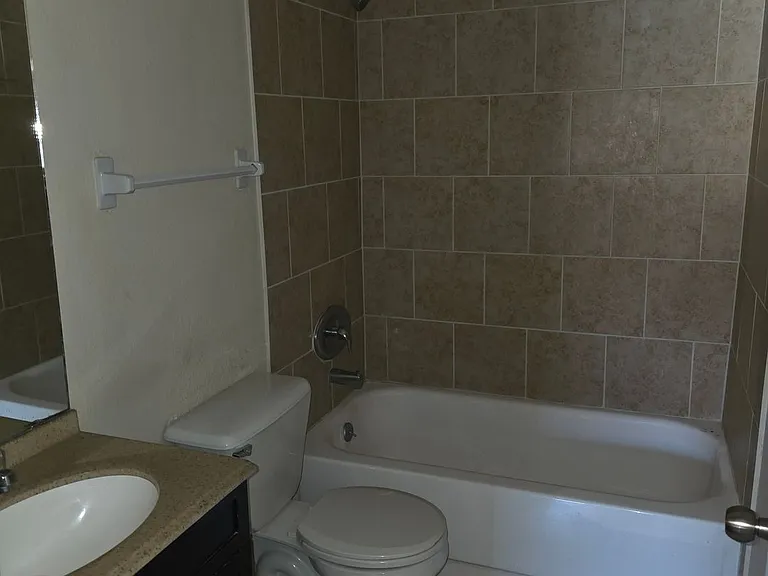 1707 Michigan Ave #D — Photo 10