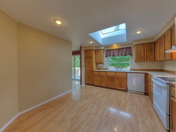 4th image of 11808 SE 222nd Ct