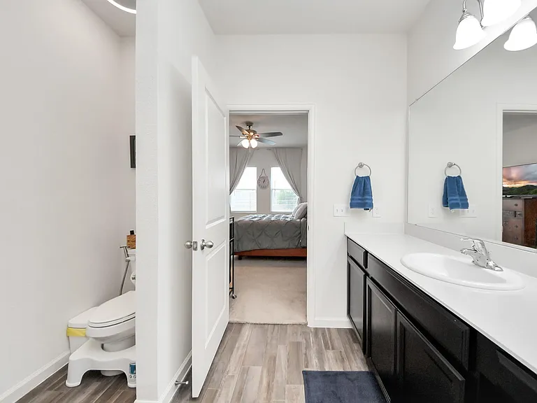 1024 Banyon Tree Ln — Photo 17