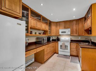 17 Claremont Ct, Red Bank, NJ