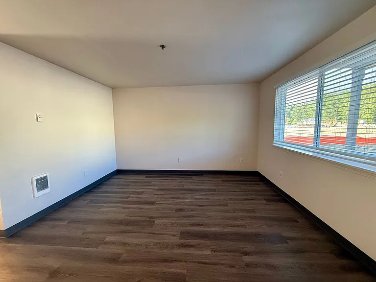 Westwood Park Apartments — Photo 9