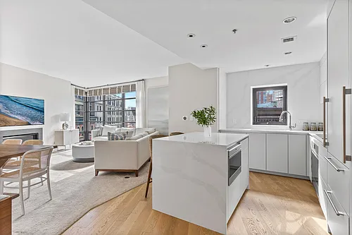 580 Washington St #1002 Photo 1