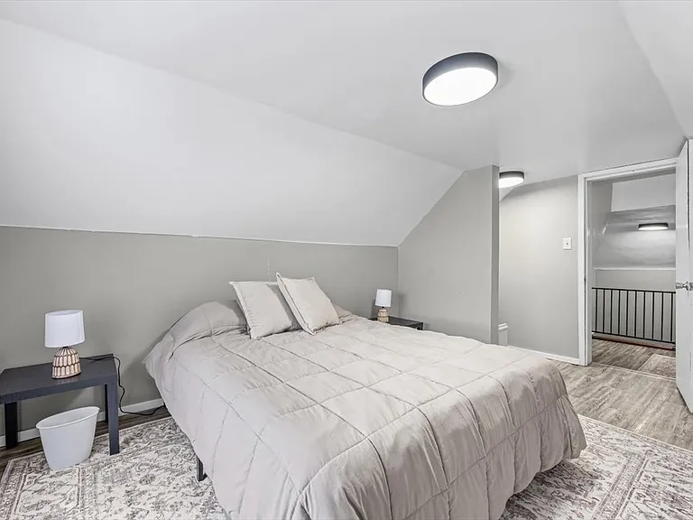 1241 Cedar St #1 — Photo 11