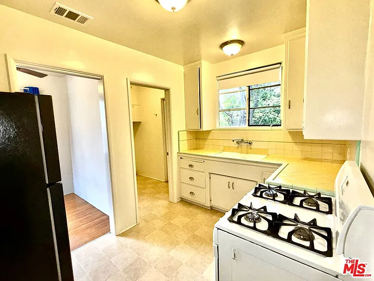 2618 Prospect Ave — Photo 7